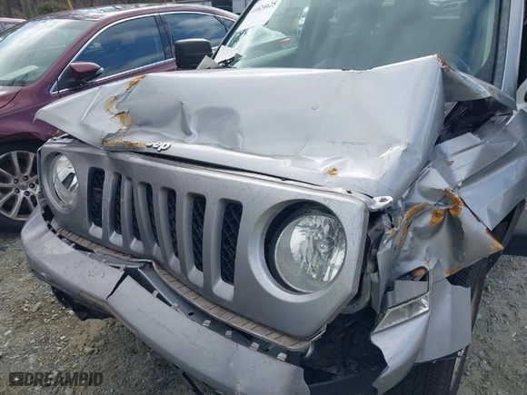 2015 Jeep Patriot Sport with VIN 1C4NJPBB8FD298101, listed as a IAAI auction lot 41624625 with 125,071 mi miles. Bid and sale history available at carsss.com. Image 6.
