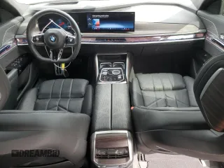 2024 BMW i7 xDrive60 z VIN WBY53EJ05RCP85098, wystawiony jako Copart lot #58196175 z przebiegiem 13 426 mil mil oraz Tytuł czysty. Historia ofert i sprzedaży dostępna na DreamBid. Obrazek 8.