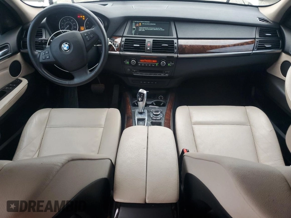 2013 BMW X5 xDrive50i z VIN 5UXZV8C50D0C15786, wystawiony jako Copart lot #45187975 z przebiegiem 132 344 mil mil oraz Czysty tytuł • Clean title. Historia ofert i sprzedaży dostępna na DreamBid. Obrazek 8.
