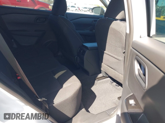 2024 Nissan Rogue S z VIN 5N1BT3AA9RC746379, wystawiony jako IAAI lot #41708183 z przebiegiem 3 796 mil mil oraz . Historia ofert i sprzedaży dostępna na DreamBid. Obrazek 8.