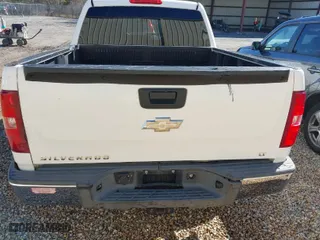 2008 Chevrolet Silverado 1500 LT w/1LT with VIN 3GCEK13J18G236402, listed as a IAAI auction lot 41659037 with 206,368 mi miles. Bid and sale history available at carsss.com. Image 16.