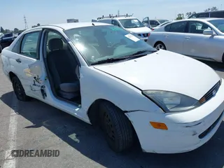 2003 Ford Focus LX z VIN 1FAFP33P73W187907, wystawiony jako IAAI lot #42317112 z przebiegiem 56 967 mil mil oraz . Historia ofert i sprzedaży dostępna na DreamBid. Obrazek 1.