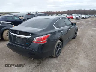 2014 Nissan Altima SV with VIN 1N4AL3AP8EN385266, listed as a IAAI auction lot 42050393 with 83,664 mi miles and . Bid and sale history available at carsss.com. Image 4.