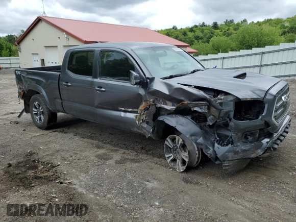 2017 Toyota Tacoma SR5 z VIN 3TMDZ5BN6HM017990, wystawiony jako Copart lot #57982205 z przebiegiem 51 890 mil mil oraz Szkoda całkowita • Salvage title. Historia ofert i sprzedaży dostępna na DreamBid. Obrazek 4.