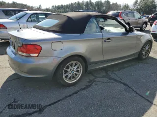 2011 BMW 1 Series 128i z VIN WBAUN1C58BVH83316, wystawiony jako Copart lot #52427935 z przebiegiem 89 781 mil mil oraz Szkoda całkowita • Salvage title. Historia ofert i sprzedaży dostępna na DreamBid. Obrazek 3.