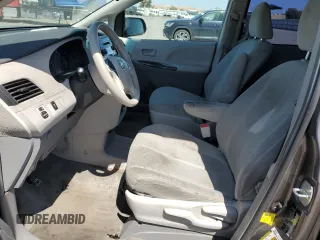 2012 Toyota Sienna с VIN 5TDZK3DC0CS190388, выставлен на аукционе Copart как лот 58564315 с пробегом 256 936 миль миль и Списание • Salvage title. История ставок и продаж доступна на DreamBid. Изображение 7.
