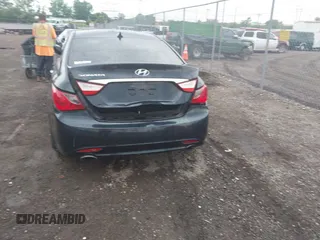 2013 Hyundai Sonata Limited z VIN 5NPEC4AC4DH694343, wystawiony jako IAAI lot #42493675 z przebiegiem 132 551 mil mil oraz . Historia ofert i sprzedaży dostępna na DreamBid. Obrazek 17.