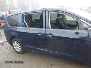 2020 Chrysler Voyager LX z VIN 2C4RC1CG6LR128508, wystawiony jako IAAI lot #41368776 z przebiegiem 60 156 mil mil oraz . Historia ofert i sprzedaży dostępna na DreamBid. Obrazek 14.