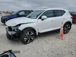 2024 Volvo XC40 Plus Bright Theme with VIN YV4L12UE6R2252264, listed as a Copart auction lot 88667895 with 3,897 mi miles and Salvage Title. Bid and sale history available at carsss.com. Image 1.