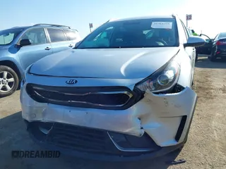 2019 Kia Niro LX with VIN KNDCB3LC3K5351134, listed as a IAAI auction lot 41364375 with 113,883 mi miles. Bid and sale history available at carsss.com. Image 6.