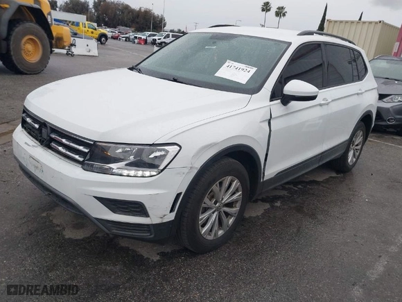 2019 Volkswagen Tiguan S with VIN 3VV1B7AX7KM018189, listed as a IAAI auction lot 41741924 with 61,740 mi miles. Bid and sale history available at carsss.com. Image 2.