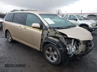 2011 Toyota Sienna LE AAS with VIN 5TDKK3DCXBS096325, listed as a IAAI auction lot 40997772 with 192,742 mi miles. Bid and sale history available at carsss.com. Image 1.