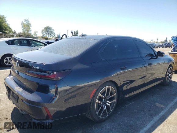 2023 BMW 7 Series 740i z VIN WBA23EH03PCN46346, wystawiony jako Copart lot #49403285 z przebiegiem 62 401 mil mil oraz Szkoda całkowita • Salvage title. Historia ofert i sprzedaży dostępna na DreamBid. Obrazek 3.
