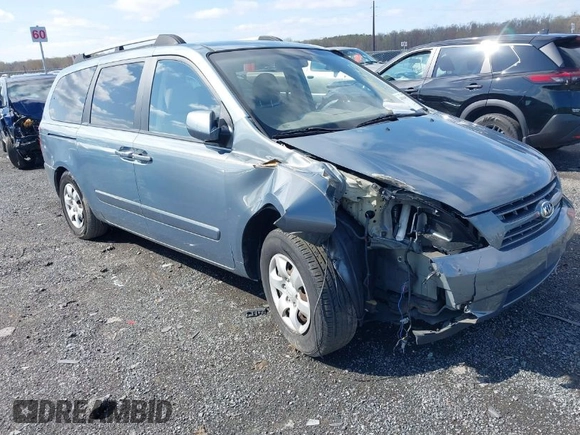 2008 Kia Sedona LX with VIN KNDMB233686204047, listed as a IAAI auction lot 41904157 with 123,700 mi miles. Bid and sale history available at carsss.com. Image 1.