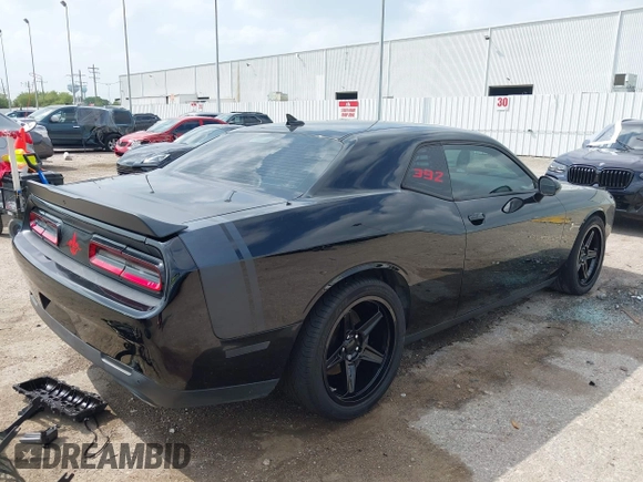 2016 Dodge Challenger R/T Scat Pack z VIN 2C3CDZFJ3GH334930, wystawiony jako IAAI lot #41872373 z przebiegiem 146 937 mil mil oraz . Historia ofert i sprzedaży dostępna na DreamBid. Obrazek 4.