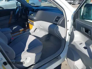 2009 Toyota Highlander Hybrid with VIN JTEEW41A792036820, listed as a IAAI auction lot 41403732 with 110,791 mi miles. Bid and sale history available at carsss.com. Image 5.