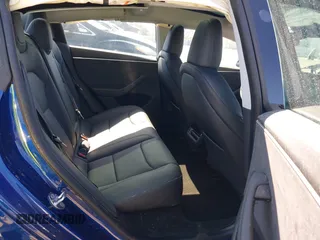 2025 Tesla Model 3 Long Range z VIN 5YJ3E1EB9SF886175, wystawiony jako IAAI lot #41648473 z przebiegiem 395 mil mil oraz . Historia ofert i sprzedaży dostępna na DreamBid. Obrazek 8.
