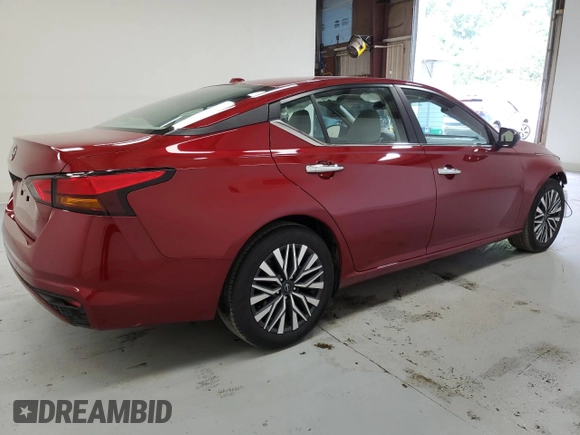 2025 Nissan Altima SV z VIN 1N4BL4DV4SN301735, wystawiony jako Copart lot #60370685 z przebiegiem 13 450 mil mil oraz Czysty tytuł • Clean title. Historia ofert i sprzedaży dostępna na DreamBid. Obrazek 3.