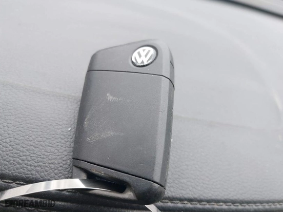 2019 Volkswagen Atlas 3.6L V6 SE w/Technology with VIN 1V2WR2CA2KC581212, listed as a IAAI auction lot 41631619 with 122,160 mi miles. Bid and sale history available at carsss.com. Image 11.