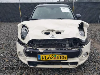2016 MINI Cooper Hardtop 4 Door S with VIN WMWXU3C52G2D30121, listed as a IAAI auction lot 41521841 with 82,334 mi miles. Bid and sale history available at carsss.com. Image 13.
