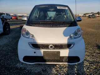 2015 Smart fortwo Passion z VIN WMEEJ9AA5FK839381, wystawiony jako Copart lot #43635495 z przebiegiem Nie podano mil oraz Tytuł czysty. Historia ofert i sprzedaży dostępna na DreamBid. Obrazek 5.