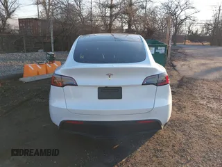 2024 Tesla Model Y с VIN 7SAYGDED5RF010087, выставлен на аукционе IAAI как лот 41312466 с пробегом Не указан миль и . История ставок и продаж доступна на DreamBid. Изображение 16.