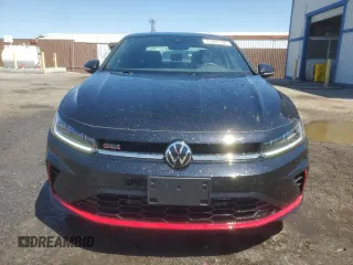 2025 Volkswagen Jetta GLI Autobahn z VIN 3VW2T7BU2SM067561, wystawiony jako Copart lot #56225025 z przebiegiem 2 246 mil mil oraz Czysty tytuł • Clean title. Historia ofert i sprzedaży dostępna na DreamBid. Obrazek 5.