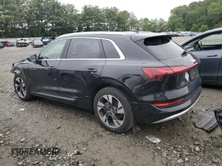 2021 Audi e-tron Prestige z VIN WA1VAAGE2MB004310, wystawiony jako Copart lot #60638165 z przebiegiem 34 576 mil mil oraz Szkoda całkowita • Salvage title. Historia ofert i sprzedaży dostępna na DreamBid. Obrazek 2.