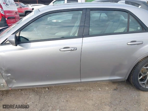 2018 Chrysler 300 with VIN 2C3CCABG8JH191057, listed as a IAAI auction lot 41645700 with 36,824 mi miles. Bid and sale history available at carsss.com. Image 15.