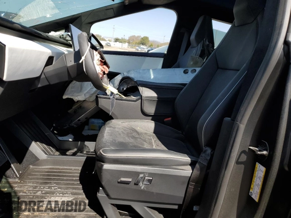 2024 Tesla Cybertruck Cyberbeast z VIN 7G2CEHEE3RA011732, wystawiony jako Copart lot #47046165 z przebiegiem 6 109 mil mil oraz Czysty tytuł • Clean title. Historia ofert i sprzedaży dostępna na DreamBid. Obrazek 7.