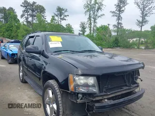 2010 Chevrolet Tahoe LT z VIN 1GNMCBE38AR113187, wystawiony jako IAAI lot #42120278 z przebiegiem 190 030 mil mil oraz . Historia ofert i sprzedaży dostępna na DreamBid. Obrazek 13.