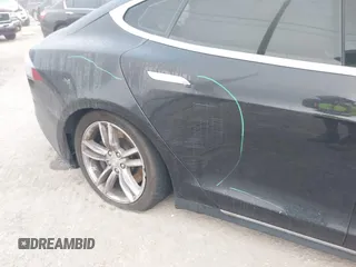 2015 Tesla Model S 85D with VIN 5YJSA1E24FF111120, listed as a IAAI auction lot 41471698 with 58,126 mi miles. Bid and sale history available at carsss.com. Image 20.