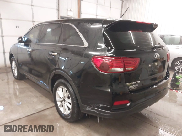 2020 Kia Sorento LX with VIN 5XYPG4A31LG688390, listed as a IAAI auction lot 41584820 with 116,916 mi miles. Bid and sale history available at carsss.com. Image 3.
