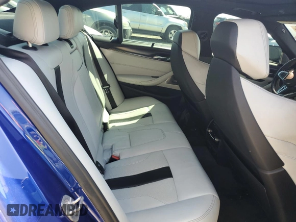 2018 BMW M5 z VIN WBSJF0C51JB282030, wystawiony jako Copart lot #54773835 z przebiegiem 44 046 mil mil oraz Szkody całkowita. Historia ofert i sprzedaży dostępna na DreamBid. Obrazek 10.