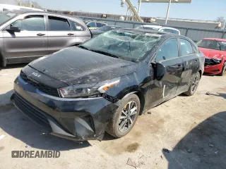 2024 Kia Forte LXS with VIN 3KPF24AD7RE824725, listed as a Copart auction lot 48891835 with 8,464 mi miles and Salvage Title. Bid and sale history available at carsss.com. Image 1.