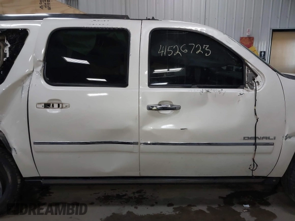 2011 GMC Yukon XL Denali with VIN 1GKS2MEF9BR221784, listed as a IAAI auction lot 41526723 with 207,632 mi miles. Bid and sale history available at carsss.com. Image 14.