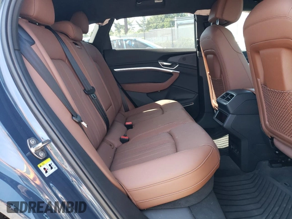2024 Audi Q8 e-tron Premium Plus z VIN WA15AAGE7RB016864, wystawiony jako Copart lot #56564354 z przebiegiem 11 541 mil mil oraz Szkoda całkowita • Salvage title. Historia ofert i sprzedaży dostępna na DreamBid. Obrazek 11.