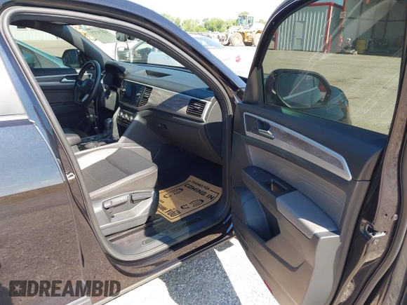 2022 Volkswagen Atlas SE с VIN 1V2WE2CA3NC203707, выставлен на аукционе IAAI как лот 42234723 с пробегом 50 609 миль миль и . История ставок и продаж доступна на DreamBid. Изображение 5.