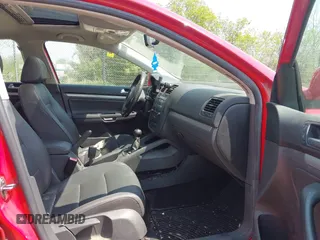 2008 Volkswagen Jetta SE z VIN 3VWRM71KX8M054187, wystawiony jako IAAI lot #42279897 z przebiegiem 179 228 mil mil oraz . Historia ofert i sprzedaży dostępna na DreamBid. Obrazek 5.