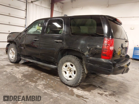 2013 Chevrolet Tahoe Commercial z VIN 1GNSK2E01DR331721, wystawiony jako IAAI lot #42093449 z przebiegiem 178 731 mil mil oraz . Historia ofert i sprzedaży dostępna na DreamBid. Obrazek 3.