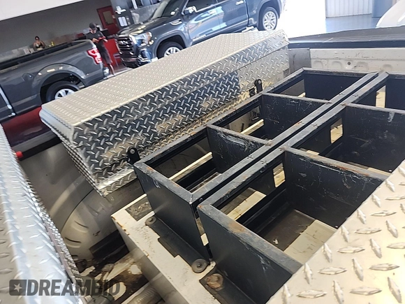 2019 Ford F-250 XL with VIN 1FT7X2B62KEE27421, listed as a IAAI auction lot 42875164 with 143,483 mi miles and . Bid and sale history available at DreamBid. Image 6.