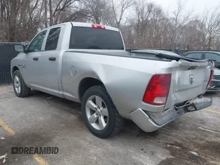 2015 Ram 1500 Express z VIN 1C6RR7FT8FS617657, wystawiony jako IAAI lot #41548188 z przebiegiem 144 050 mil mil oraz . Historia ofert i sprzedaży dostępna na DreamBid. Obrazek 3.