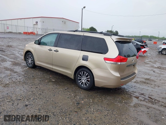 2014 Toyota Sienna XLE with VIN 5TDYK3DC1ES416999, listed as a IAAI auction lot 41972378 with 119,179 mi miles. Bid and sale history available at carsss.com. Image 3.