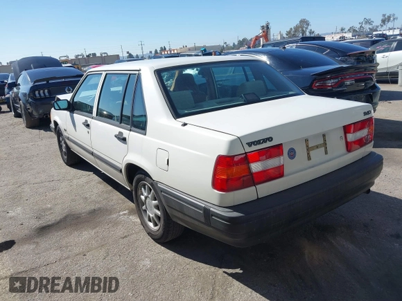 1994 Volvo 900 Action z VIN YV1JS8311R1169592, wystawiony jako IAAI lot #41647893 z przebiegiem 287 426 mil mil oraz . Historia ofert i sprzedaży dostępna na DreamBid. Obrazek 3.