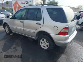 2000 Mercedes-Benz M 320/430/500 с VIN 4JGAB54E3YA160036, выставлен на аукционе IAAI как лот 41975809 с пробегом 170 925 миль миль и . История ставок и продаж доступна на DreamBid. Изображение 3.