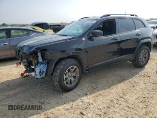 2022 Jeep Cherokee Trailhawk z VIN 1C4PJMBX8ND502686, wystawiony jako Copart lot #51180645 z przebiegiem 62 865 mil mil oraz Szkoda całkowita • Salvage title. Historia ofert i sprzedaży dostępna na DreamBid. Obrazek 1.
