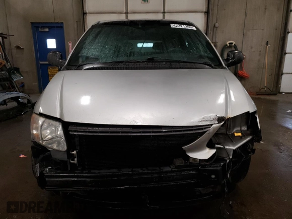 2001 Chrysler Town & Country LXi with VIN 2C8GP54L81R305070, listed as a Copart auction lot 42321265 with Not Provided miles and Salvage Title. Bid and sale history available at DreamBid. Image 5.