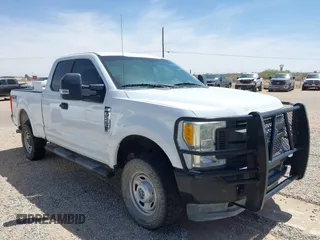 2017 Ford F-250 XLT z VIN 1FT7X2B67HEB14146, wystawiony jako IAAI lot #42256811 z przebiegiem 121 617 mil mil oraz . Historia ofert i sprzedaży dostępna na DreamBid. Obrazek 6.