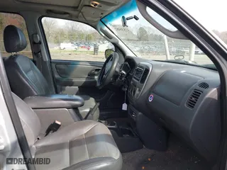 2004 Ford Escape XLT with VIN 1FMYU03184KB74819, listed as a IAAI auction lot 41838482 with 223,651 mi miles. Bid and sale history available at carsss.com. Image 5.