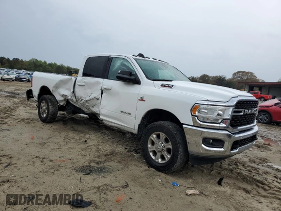 2022 Ram 2500 Big Horn z VIN 3C6UR5JL4NG156579, wystawiony jako Copart lot #52794635 z przebiegiem 63 691 mil mil oraz Szkoda całkowita • Salvage title. Historia ofert i sprzedaży dostępna na DreamBid. Obrazek 4.